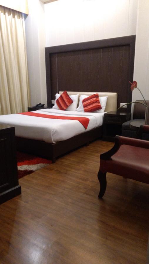 Hotel Bizzotel Gurgaon Luaran gambar