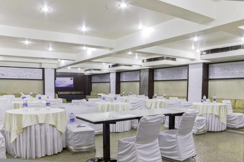Hotel Bizzotel Gurgaon Luaran gambar