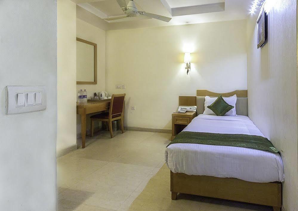 Hotel Bizzotel Gurgaon Luaran gambar