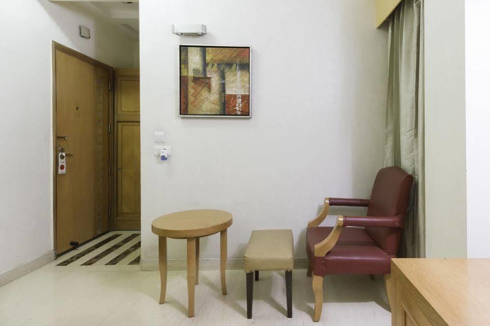 Hotel Bizzotel Gurgaon Luaran gambar