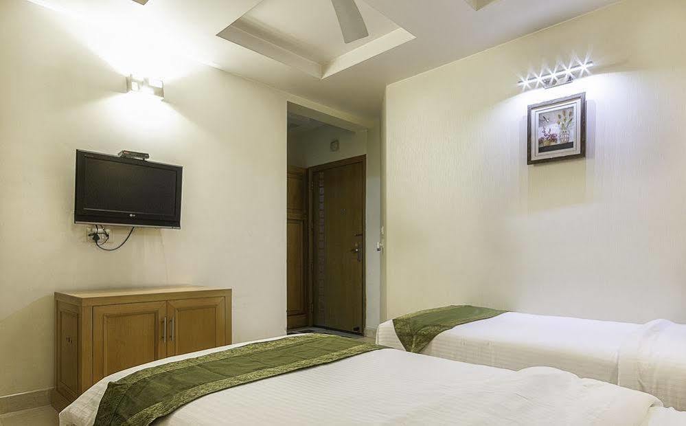 Hotel Bizzotel Gurgaon Luaran gambar